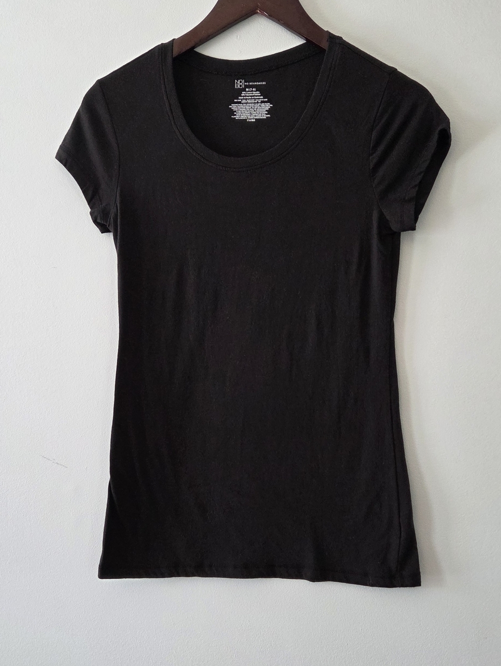 No Boundaries Black Scoop Neck Size M Short Sleeve Tee